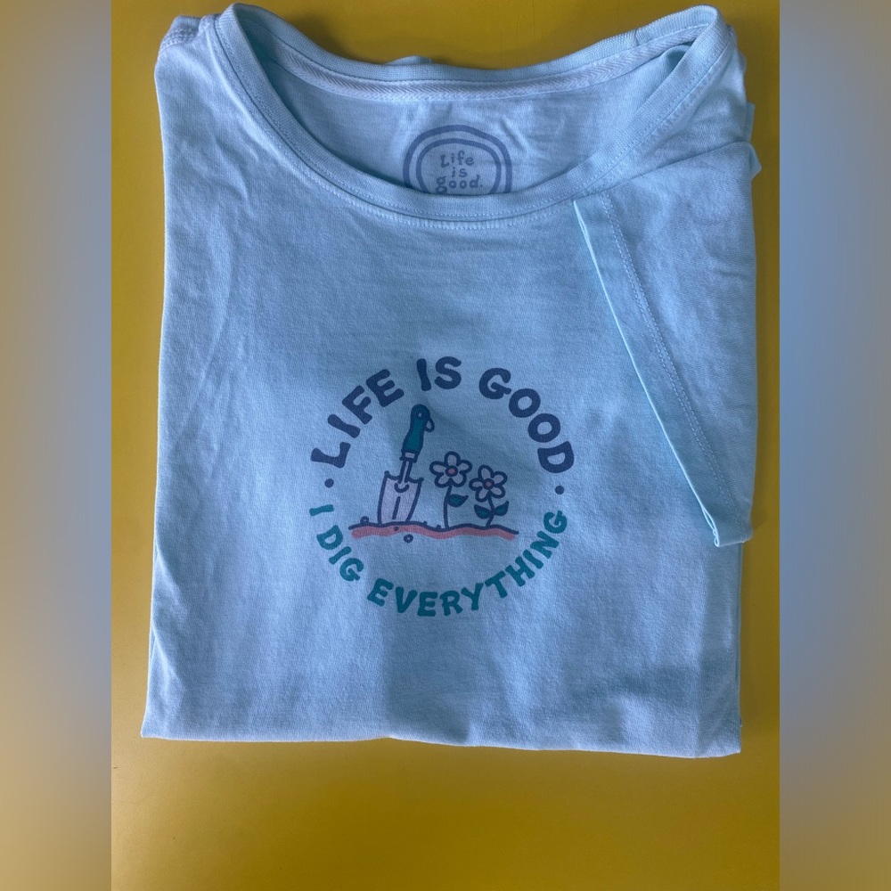 Blue Life is Good “I dig everything” gardening T-Shirt SZ Small. EUC